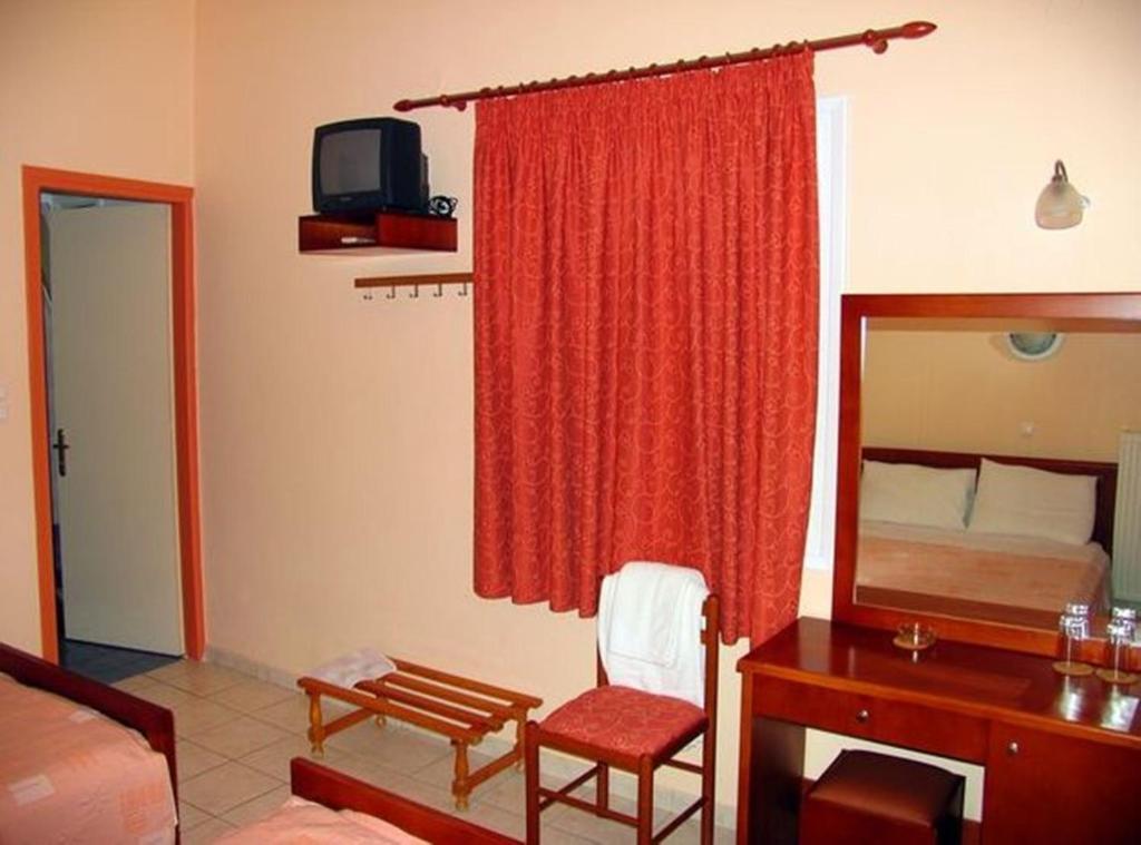 Apollon Hotel Tirós Habitación foto