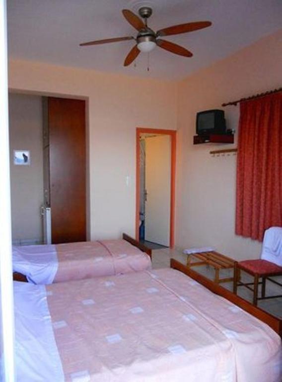 Apollon Hotel Tirós Habitación foto